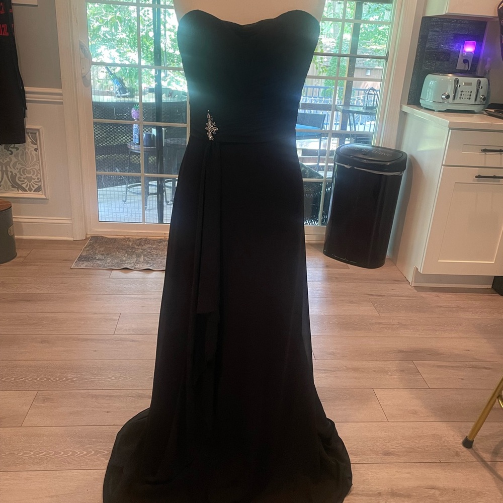 Elegant Black Strapless Evening Gown